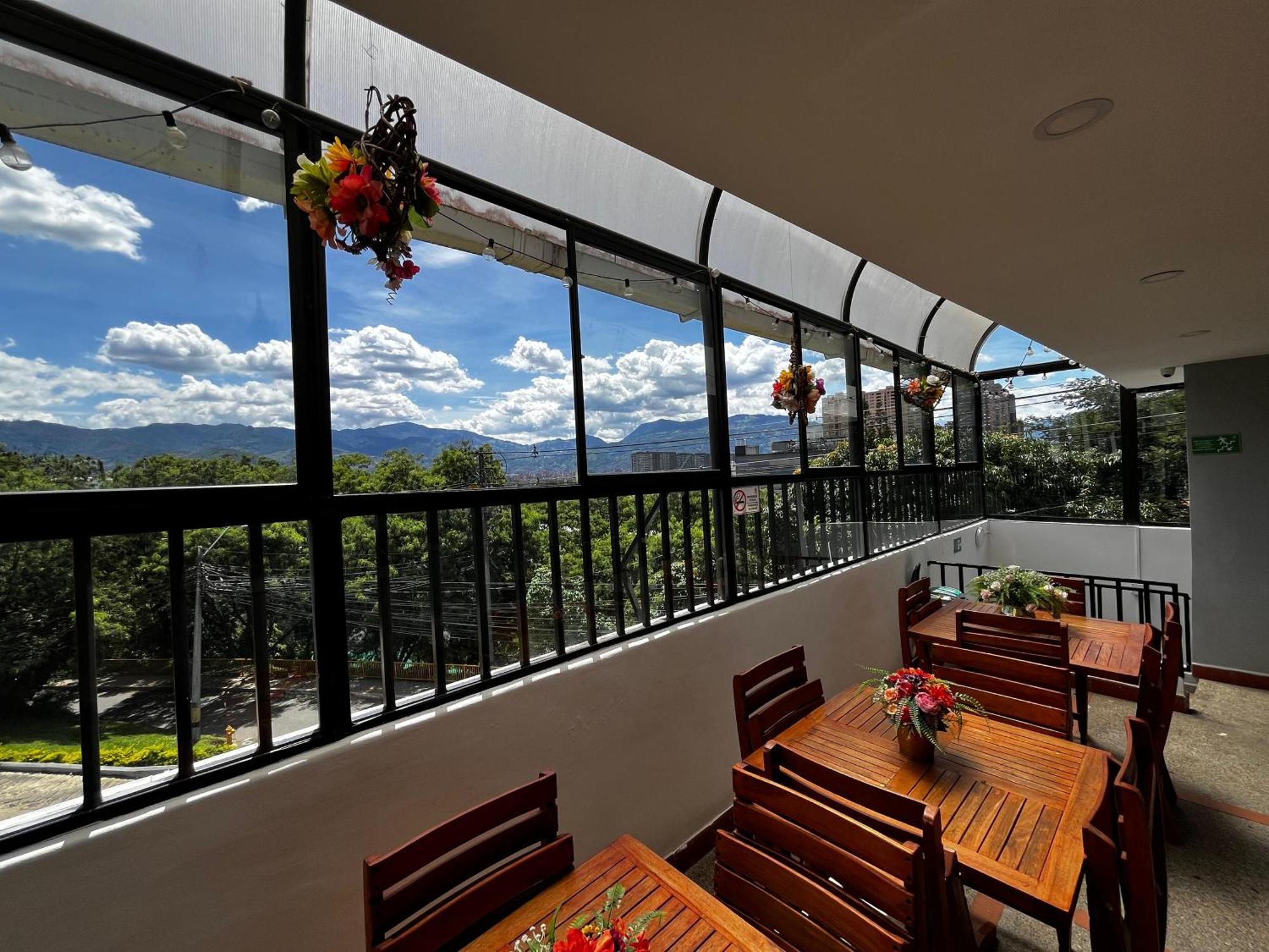 International Hotel Medellin Exterior photo